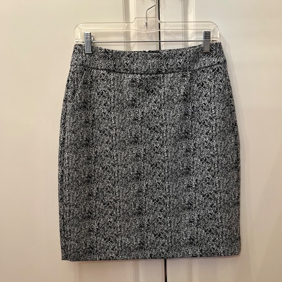 ✨NWOT✨ CAbi Agent Skirt - Sz 4 - Picture 5 of 10